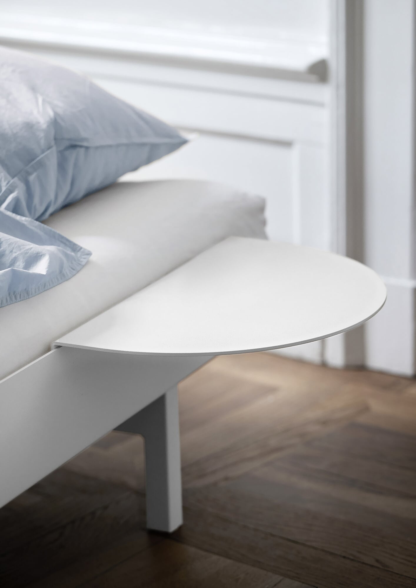 Nachttisch zu Bett 90–180, RAL 9016 Verkehrsweiß