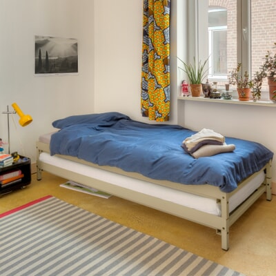 Bett Erik, 90 x 200 cm, RAL 7032 Kieselgrau, stapelbar
