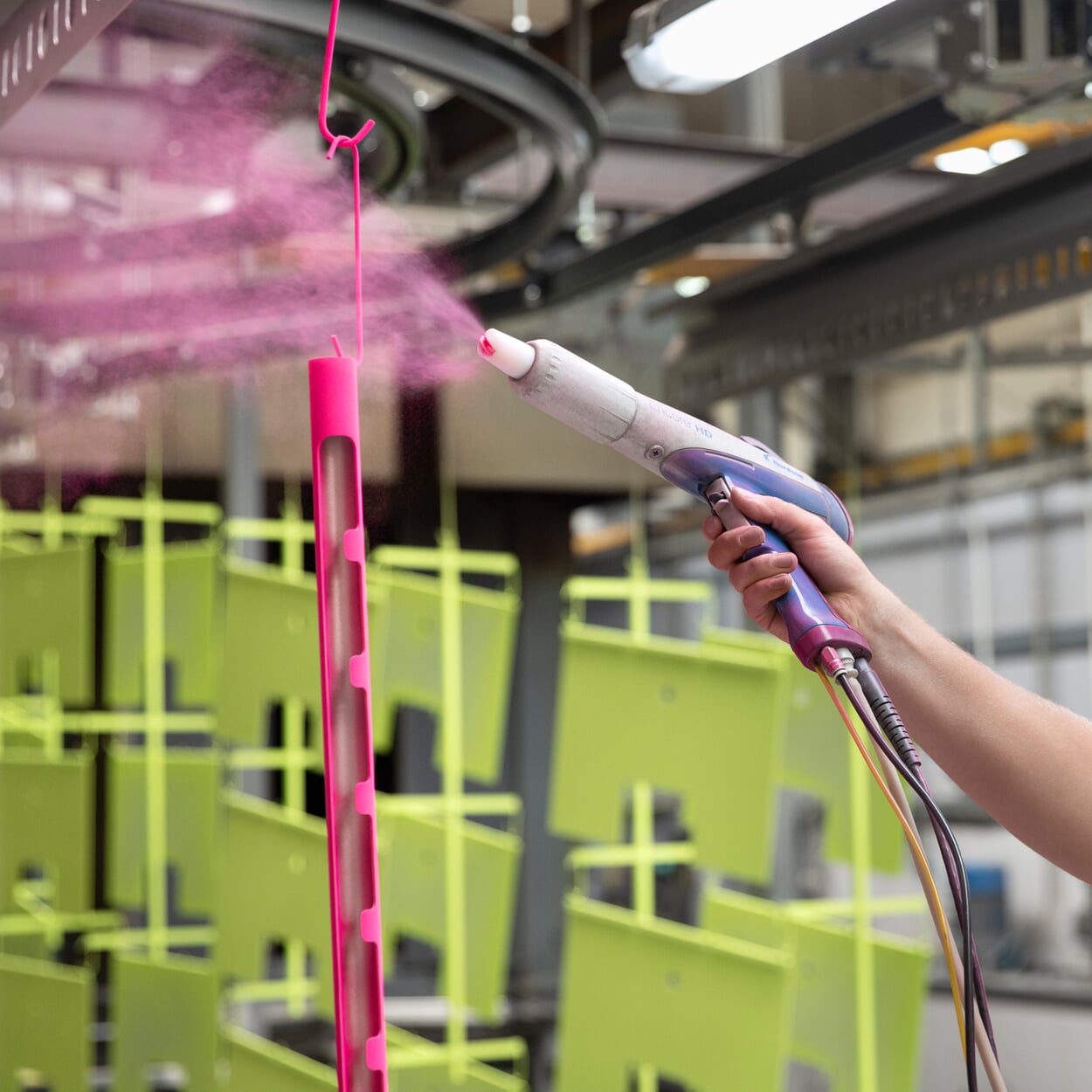 Precision work: more complex workpieces are powder-coated by hand