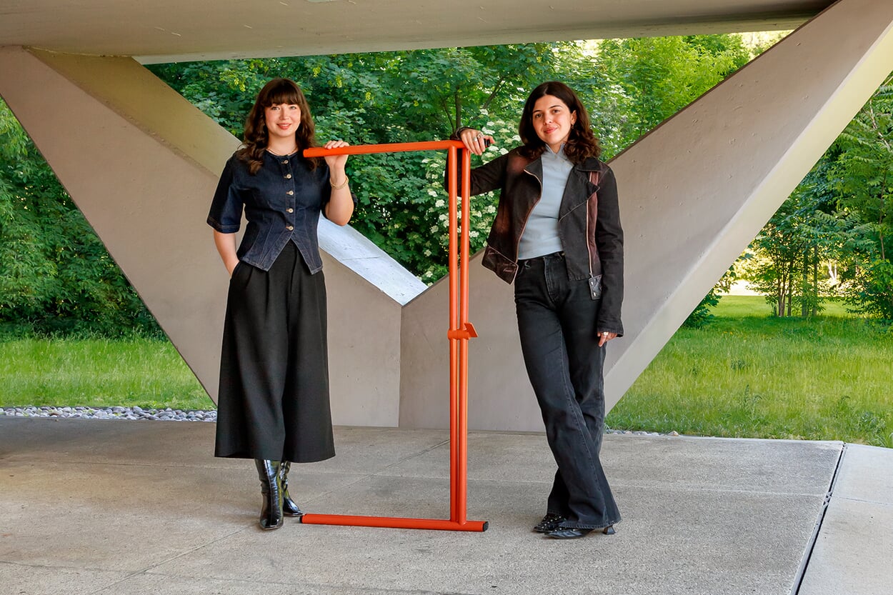Marie Kurstjens (left) and Iva Coskun (right)—in the center: their semester project, now a fully developed mass-produced product