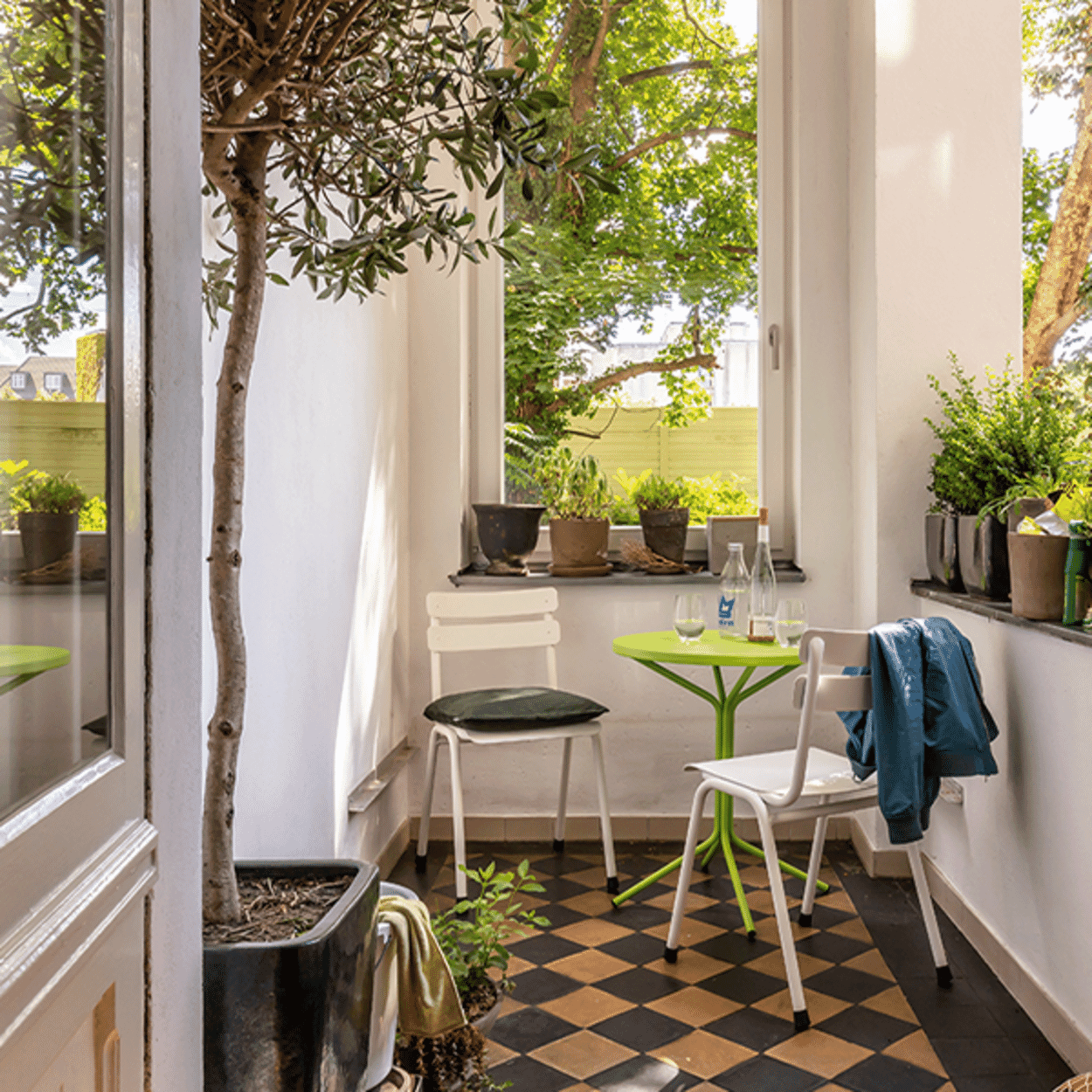 KLEINER BALKON