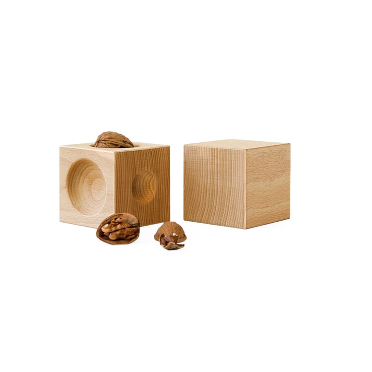 Nutcracker nut cube