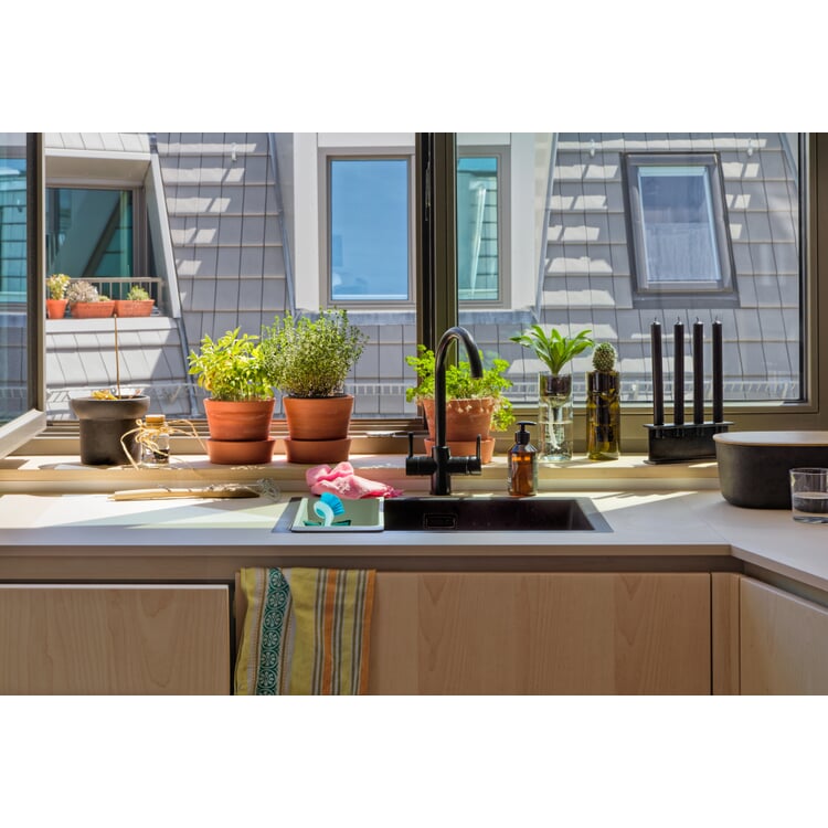 PFLANZGEFÄSS SELF WATERING BOTTLE