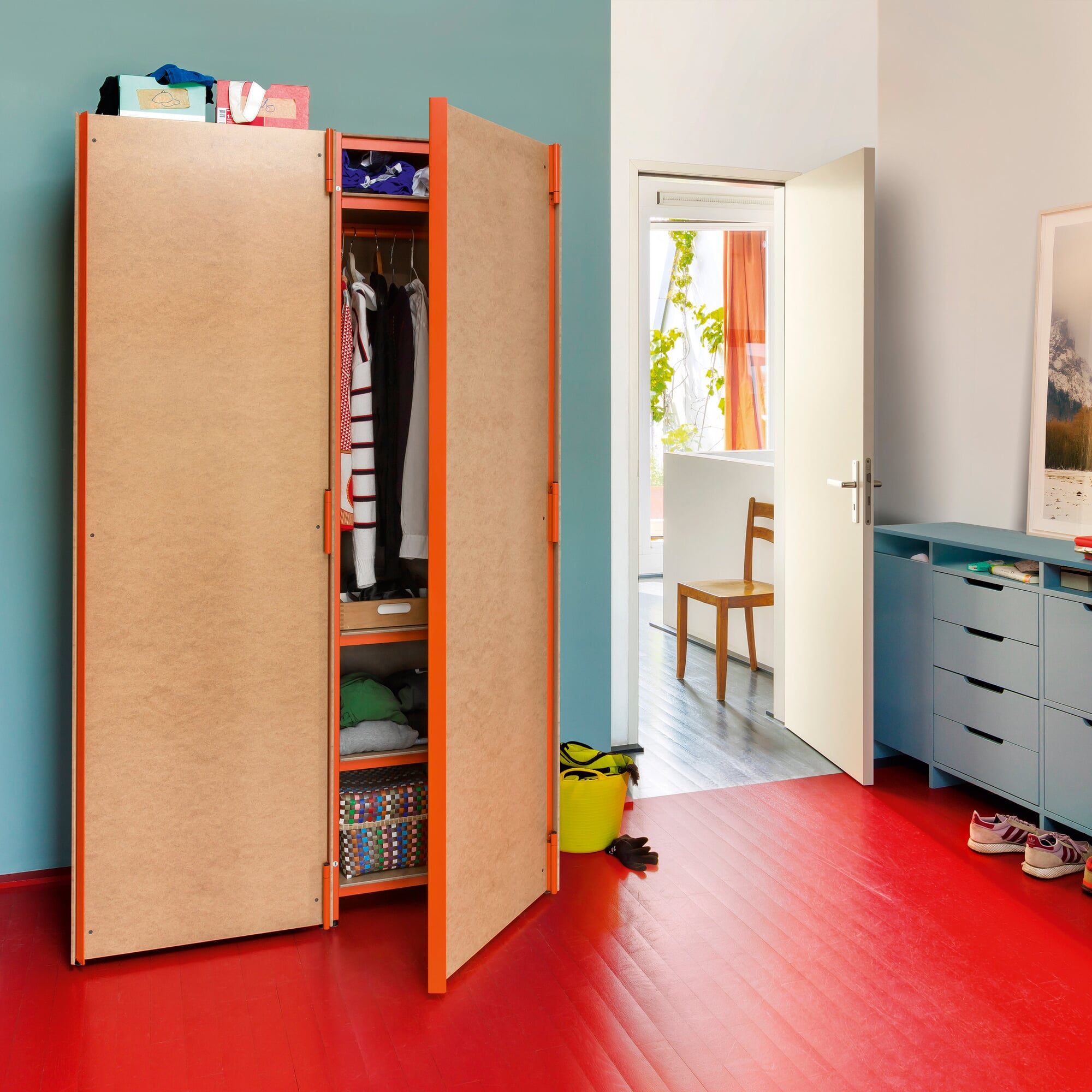 Kleiderstange zu Schrank P100, RAL 2001 Rotorange
