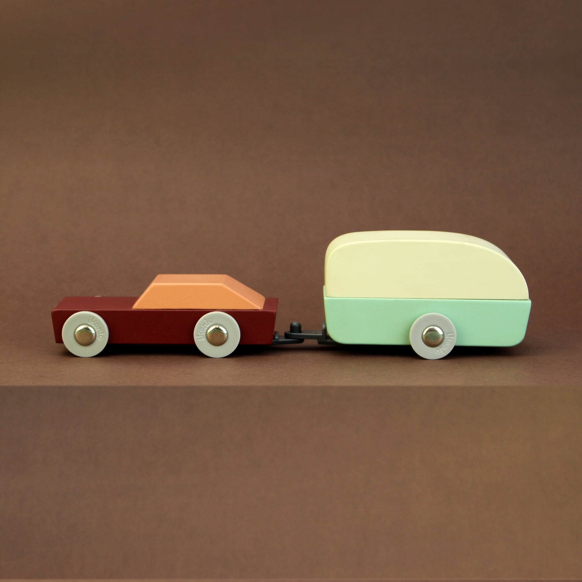 Wooden car with caravan, Duotone | Manufactum